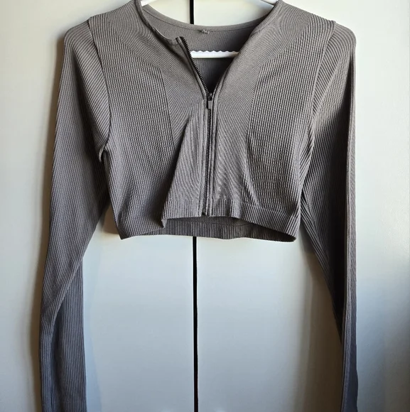 Women's Ribbed Long Sleeve Crop Top - Picture 1 of 2